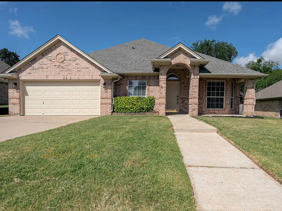 302 Howard Way Dr