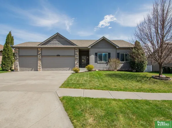 10017 S 203rd St, Gretna, NE 68028