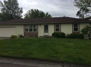 430 Briarwood Dr, Marshall, MO 65340