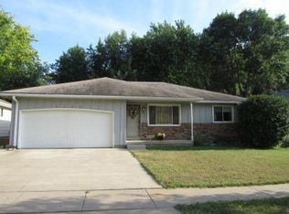 4208 Village Green Ct, Sioux City, IA 51106