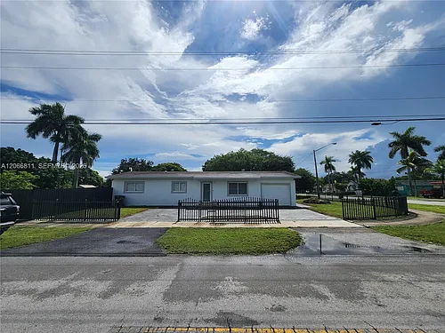 771 NW 15th St Photo 1