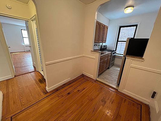 5th image of 1200 College Ave #4E