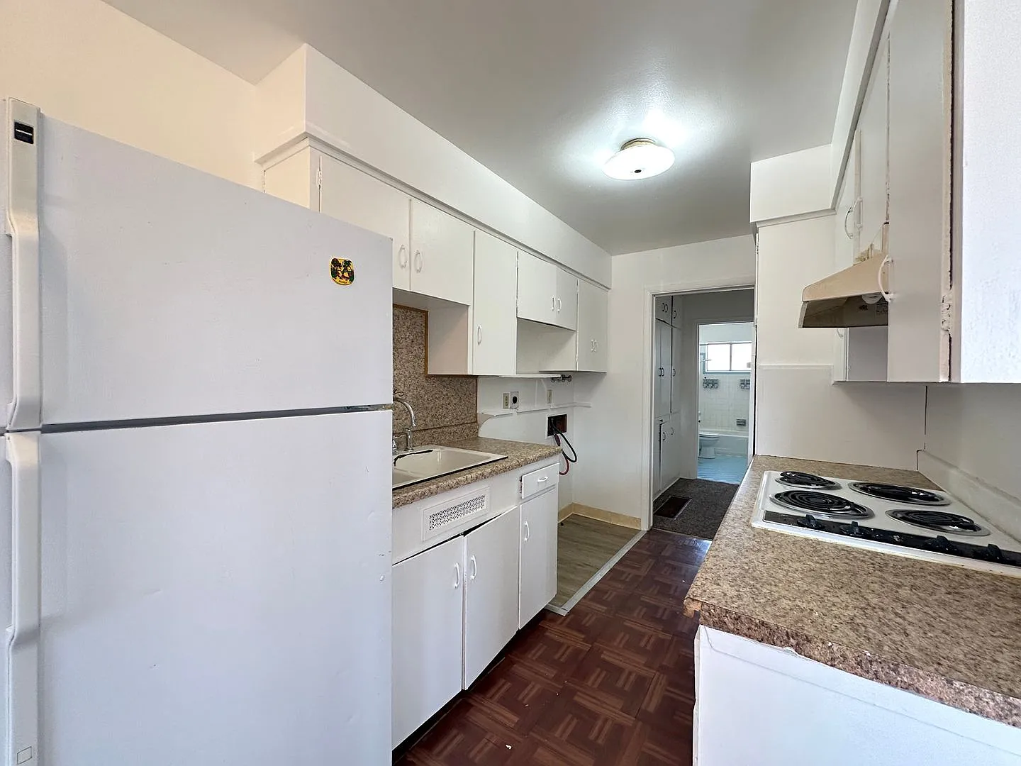 2 Bedroom Duplex Close to Midtown! — Photo 2