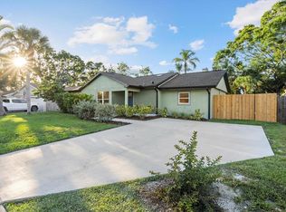 2915 Woodpine Cir, Sarasota, FL 34231