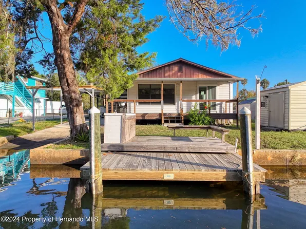 6176 Island Dr, Weeki Wachee, FL 34607