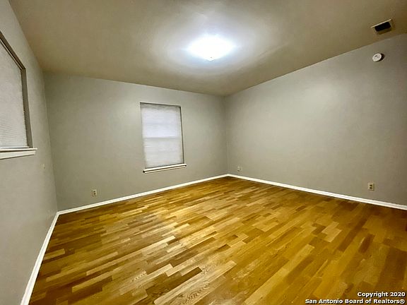 4th image of 9818 Gemini Dr