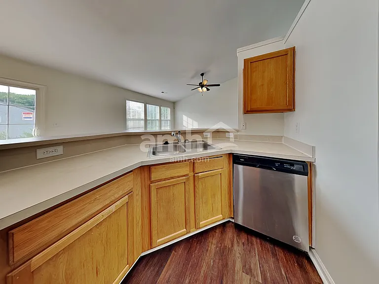 218 Bellport Dr — Photo 4