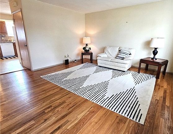 3rd image of 13975 Kathleen Dr