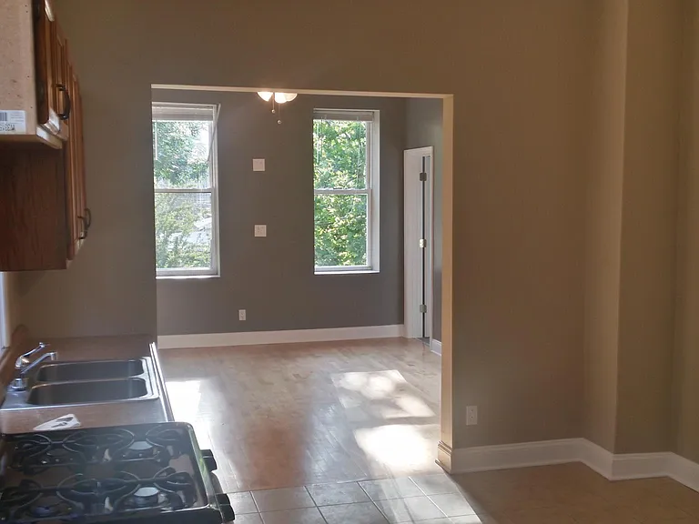 1109 N Wood St #2F — Photo 8