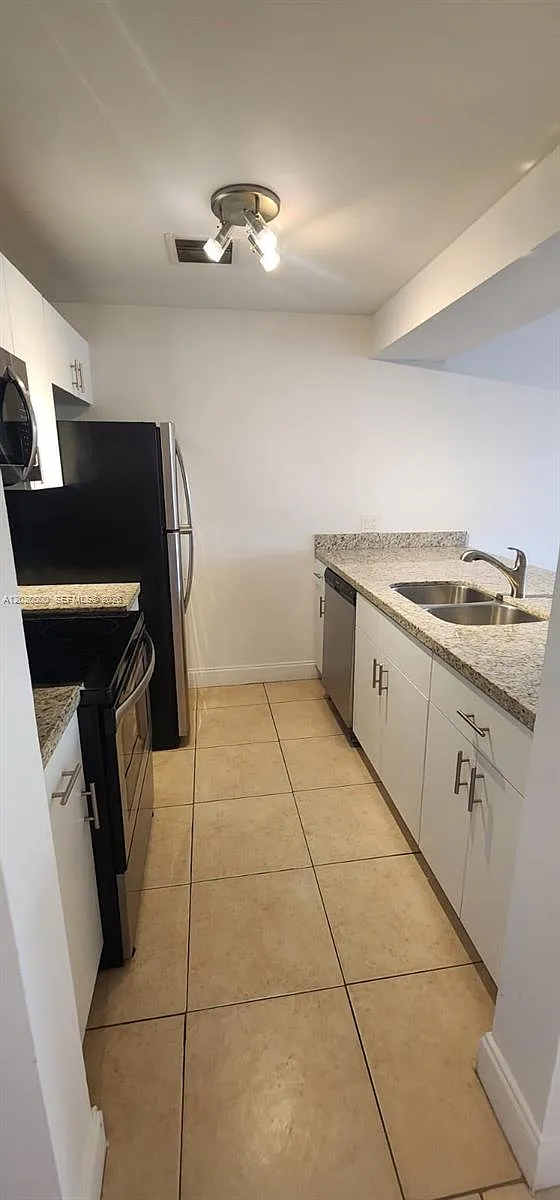 Building Photo - 8100 Geneva Ct #233