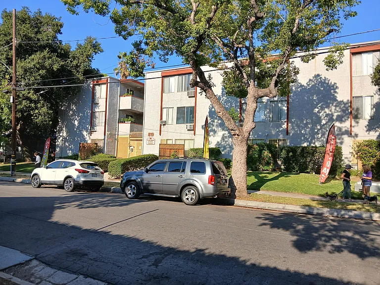 Wright Avenue Apartments — Photo 5