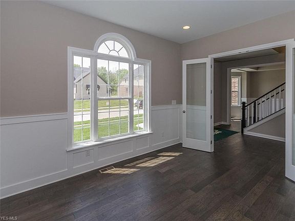 3rd image of 4298 Gatwick Ln
