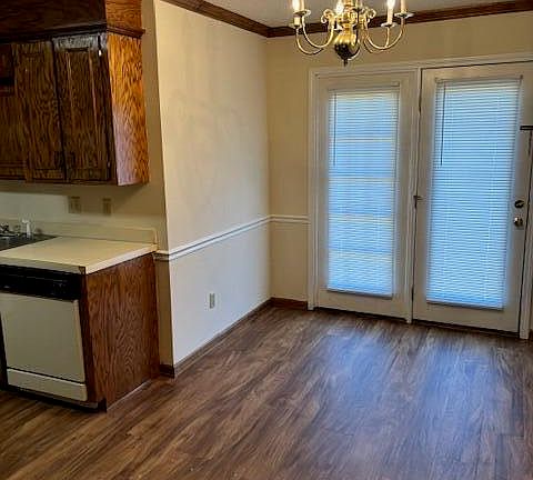 3rd image of 2054 Essex Dr
