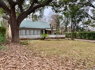 425 Canterbury Hill St, Terrell Hills, TX 78209