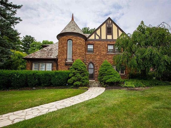 2nd image of 1001 Park Dr