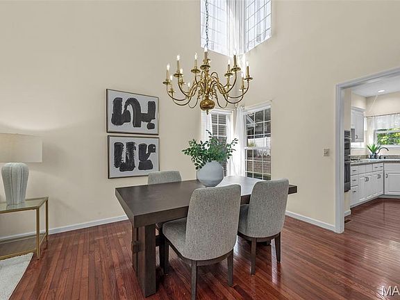 5th image of 1009 Cambridge Way Dr