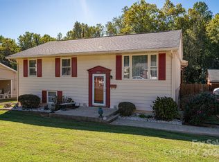 1501 Fern Forest Dr, Gastonia, NC 28054