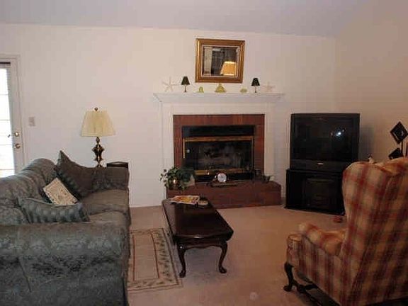 2nd image of 2404 Amy St
