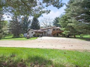 15942 Silver Lake Ln, Addison, MI 49220