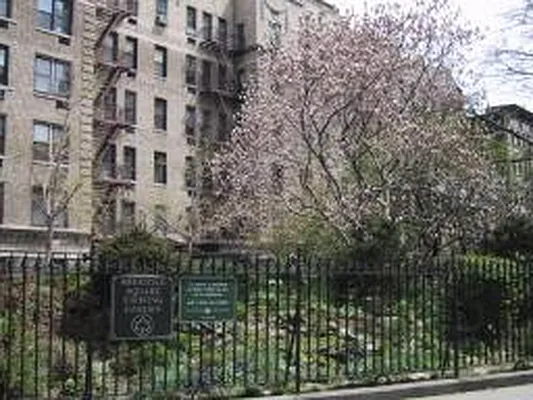 Rented by Standard Realty | media 21