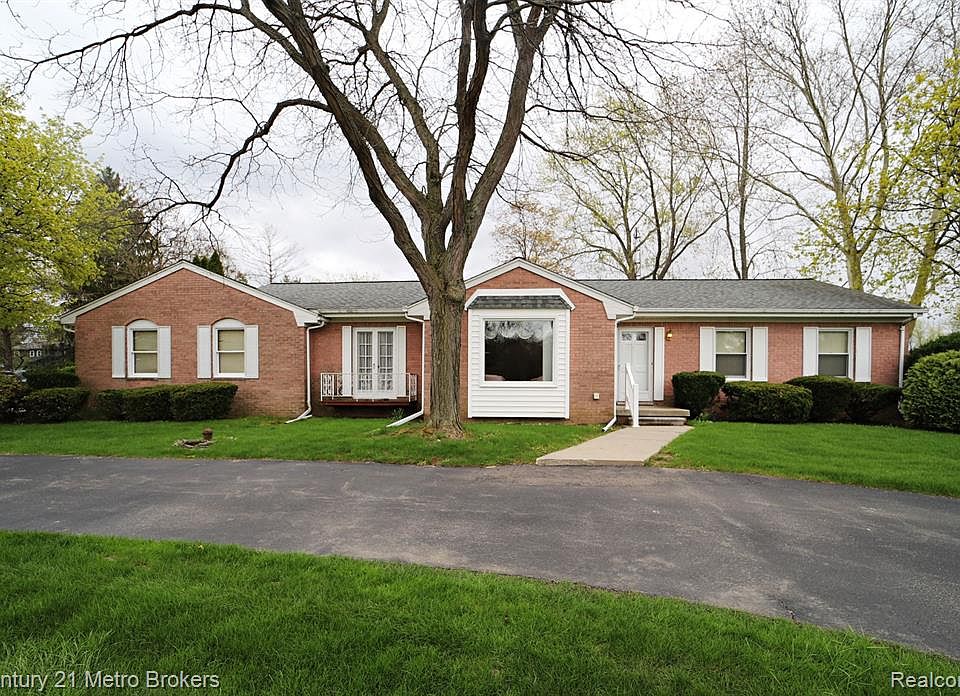 1048 Stonegate Ct, Flint, MI 48532 Zillow