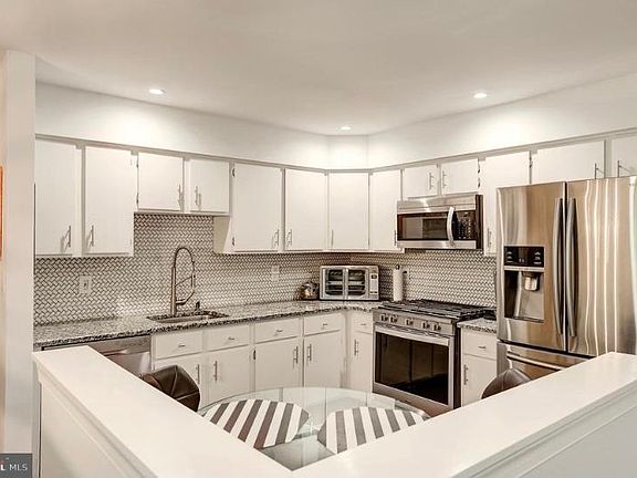 4th image of 58 Wyndham Pl