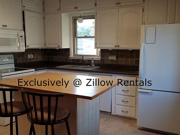 Kitchen Main Living Pic 1