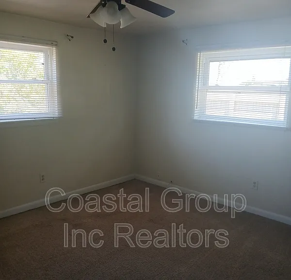 906 W Ocean View Ave — Photo 7