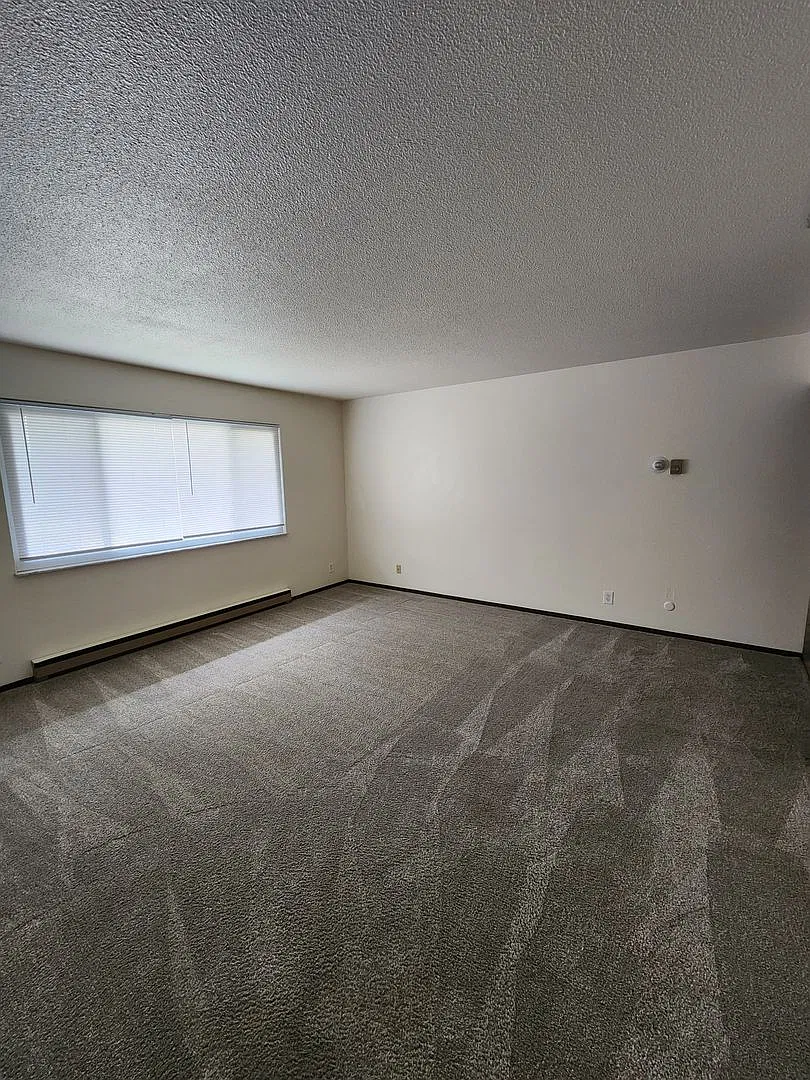 Melrose Manor — Photo 2