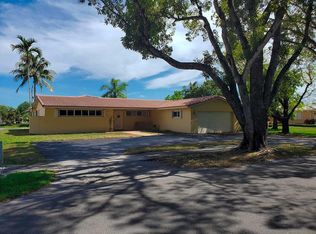 7240 Poinciana Ct, Miami Lakes, FL 33014