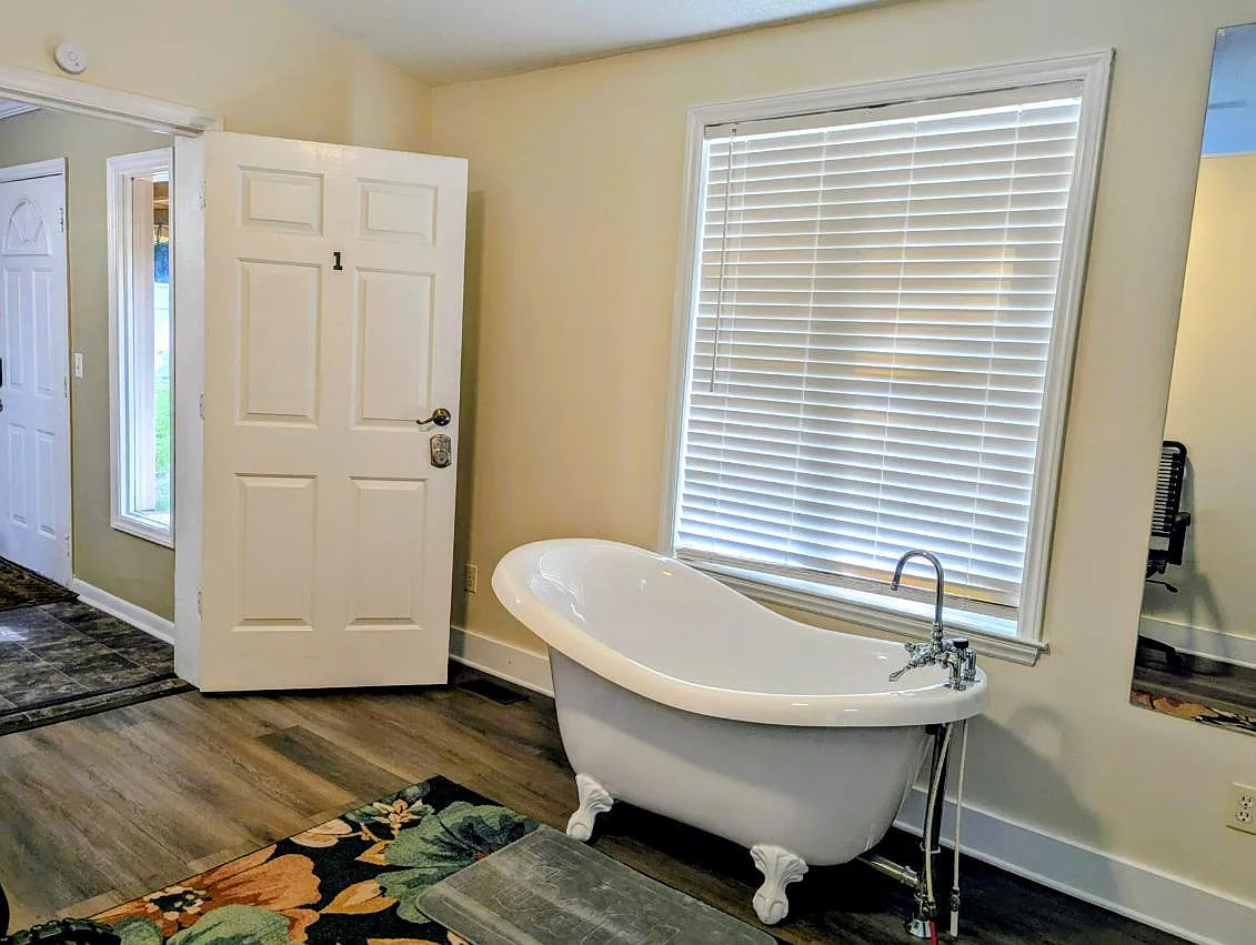 1 bed, 1.0 bath, 1500 sqft, $845 — Photo 1