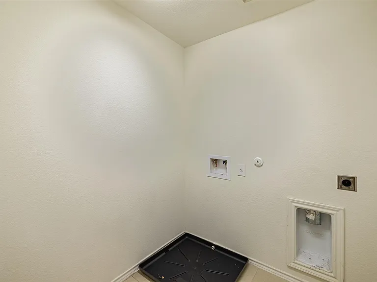 6300 Routenburn St — Photo 35