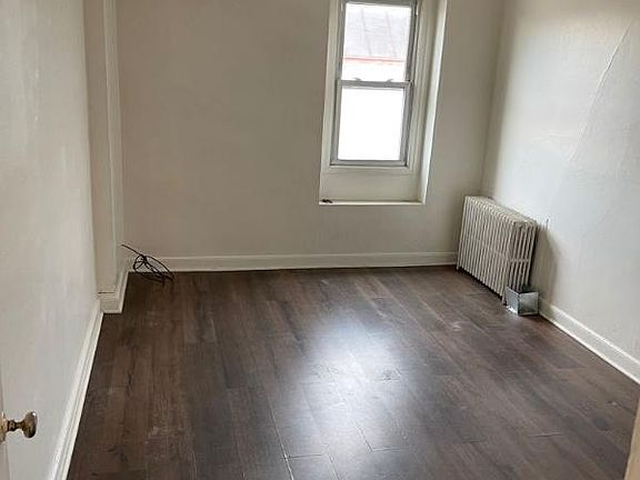 3rd image of 1016 1/2 Ogden Ave #8