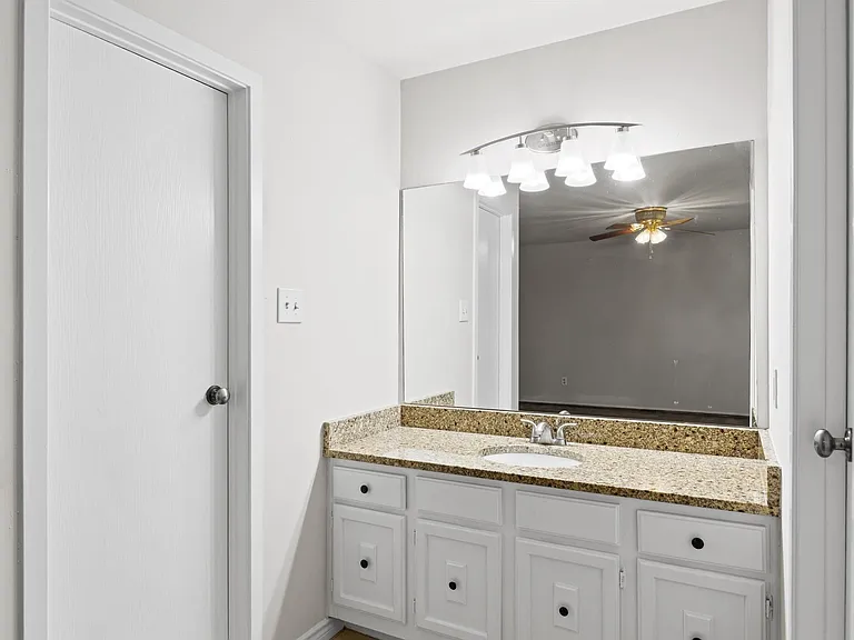 3218 Sycamore Springs Dr — Photo 19