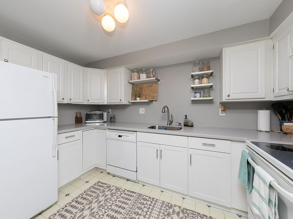 1st image of 525 S 13th St #B