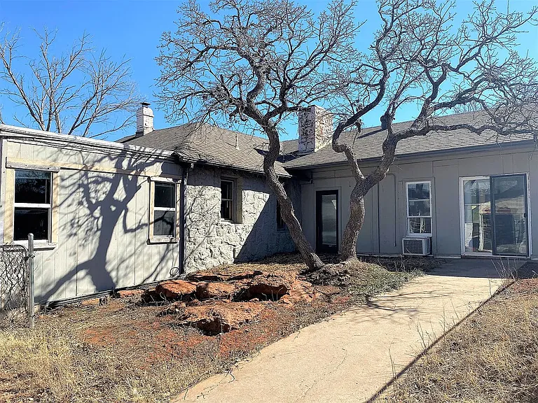 4330 N Lindsay Ave — Photo 5