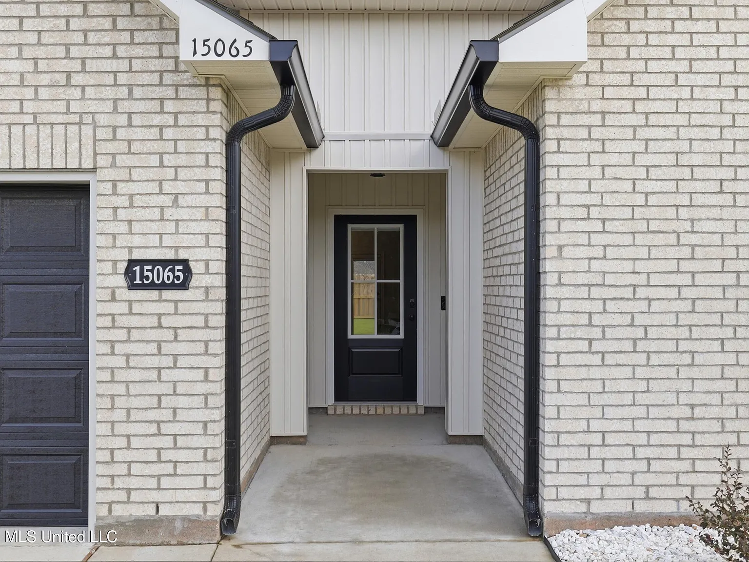 3 bed, 2.0 bath, 1710 sqft, $2,200 — Photo 2