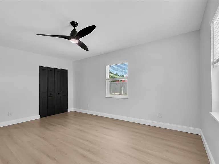 3009 W Binnicker Ave — Photo 17