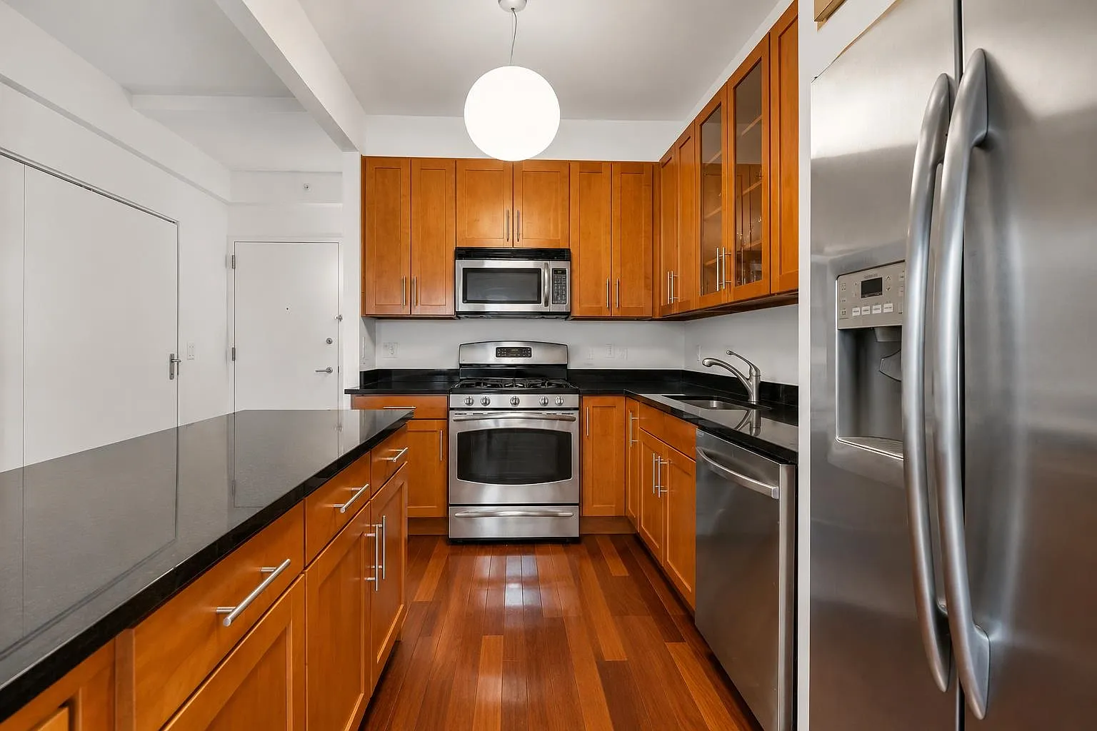 1 bed, 1.0 bath, 715 sqft, $3,800 — Photo 4