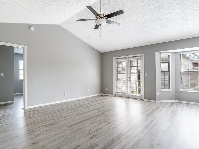 110 Riverraft Ct — Photo 5