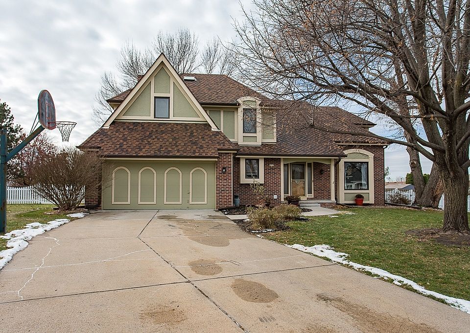 1st image of 4712 S 157th Cir