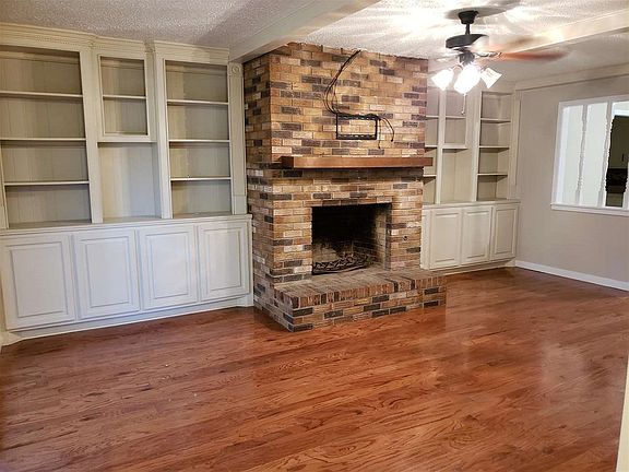 2nd image of 2213 Forest Park Dr