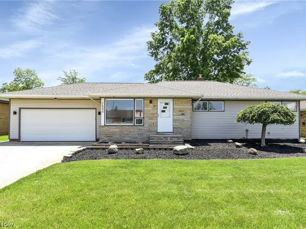 7695 Selwick Dr, Parma, OH 44129