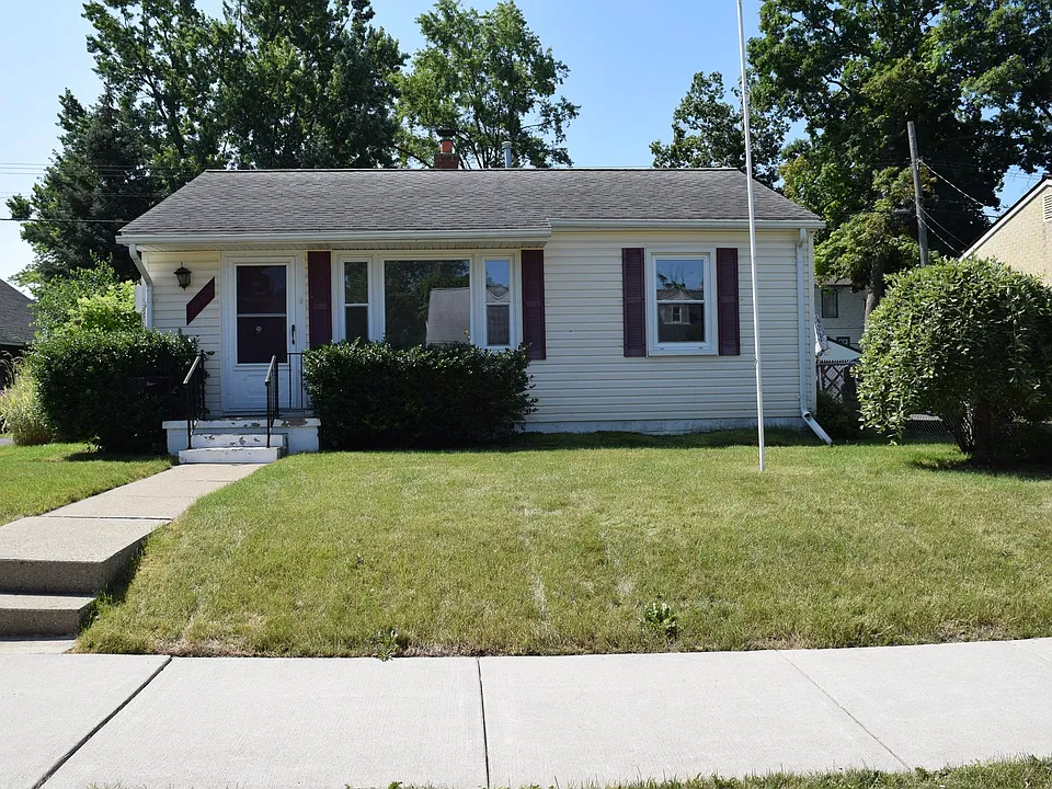 1009 Holbrook Ave