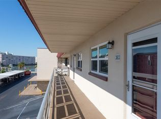 3010 59th St S APT 303, Gulfport, FL 33707