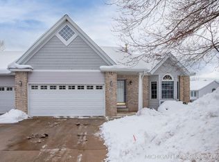 2735 Sandpiper Ln, Holland, MI 49424