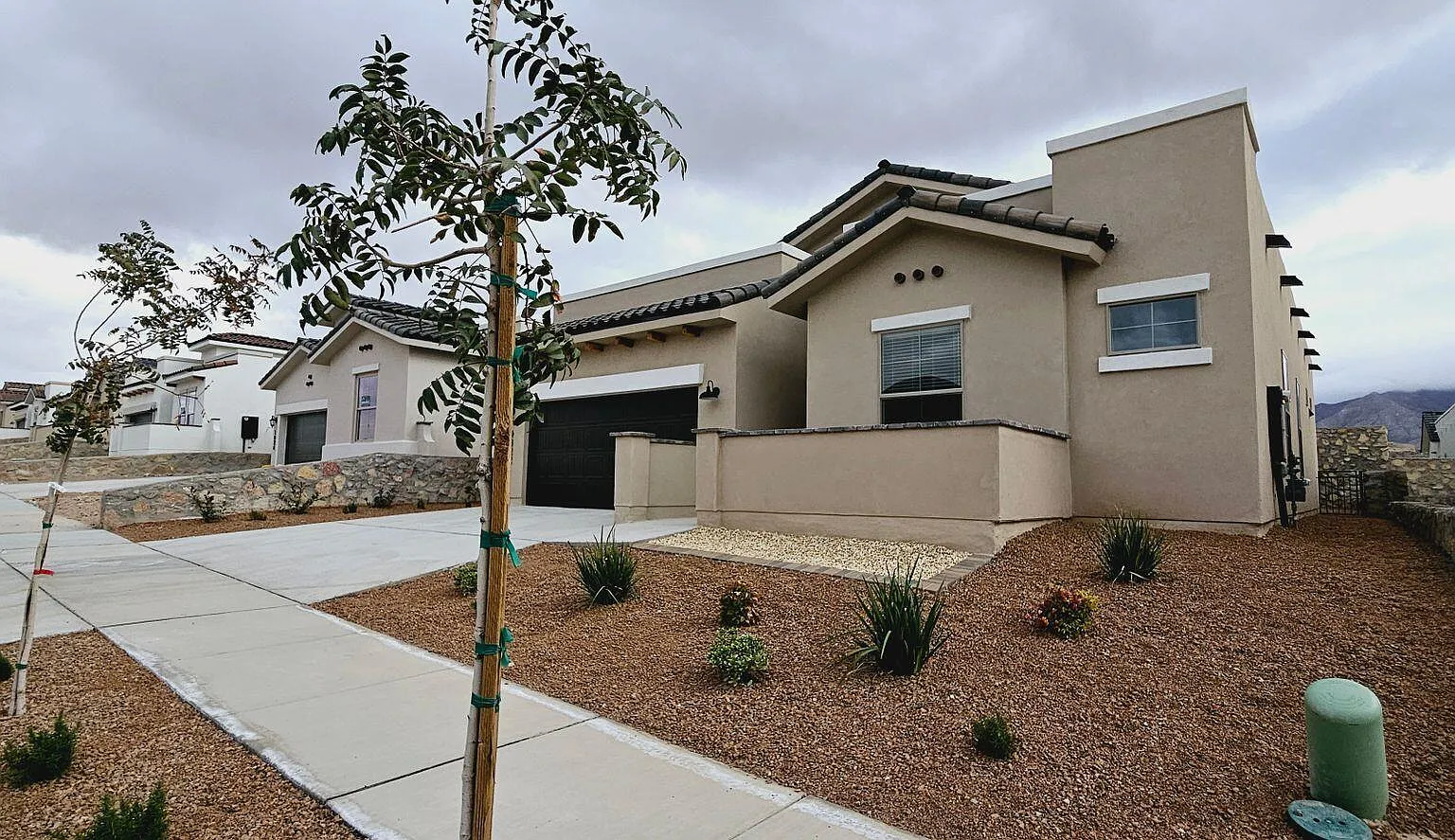 4 bed, 2.5 bath, 1994 sqft, $2,950 — Photo 3