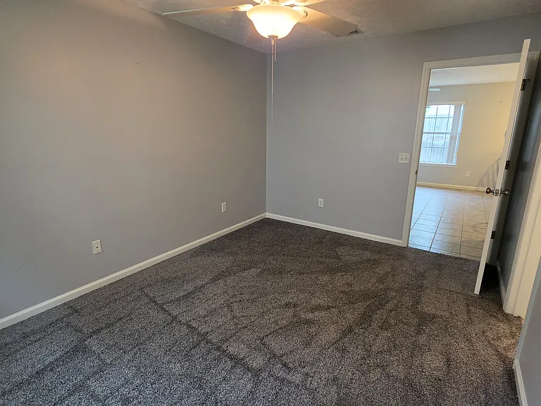 Middle guest bedroom