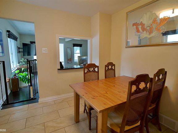 4th image of 564 Stratford Rd