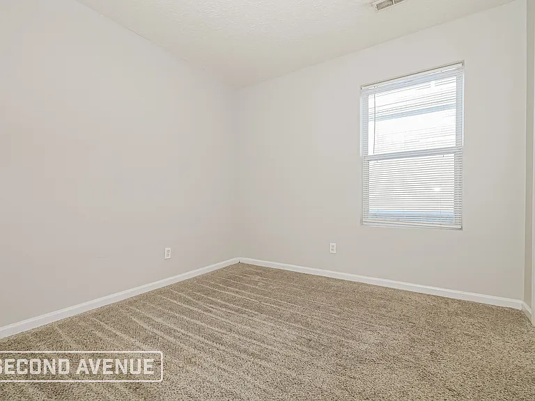 2833 Kensington Ave — Photo 17